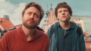 A Verdadeira Dor ganha novo trailer destacando performances de Jesse Eisenberg e Kieran Culkin